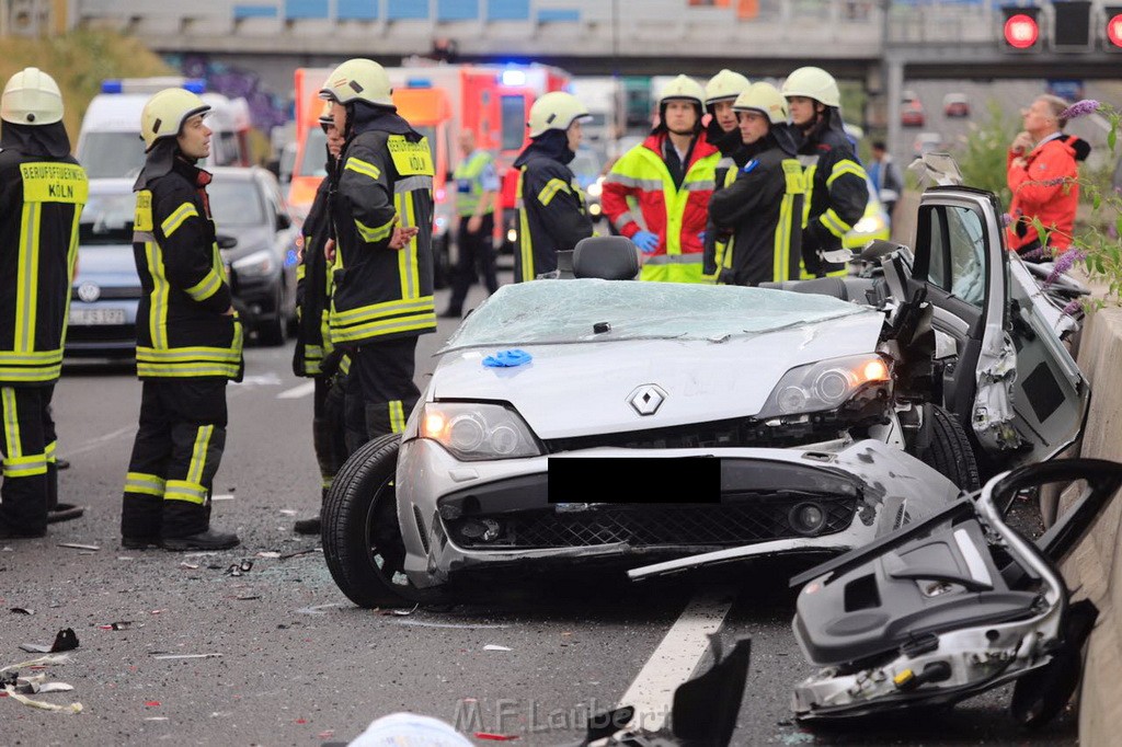 Schwerer VU A 3 Rich Oberhausen Hoehe AS Koeln Muelheim P13.jpg